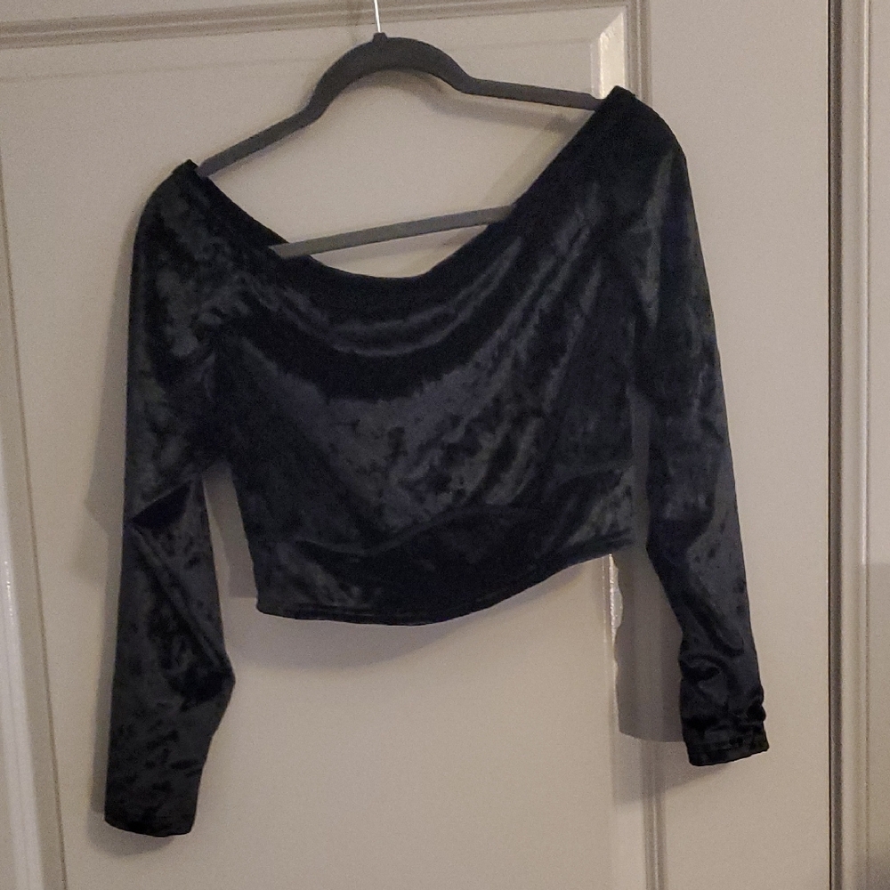 YITTY Black Velvet Off-Shoulder Top